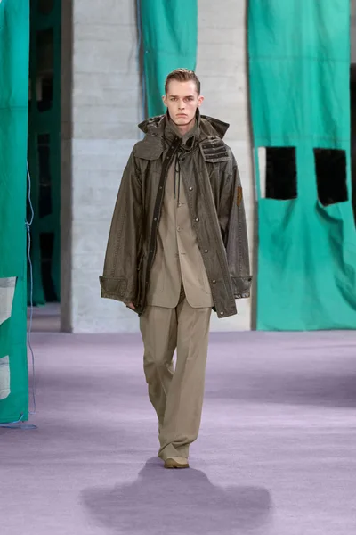 Look 50